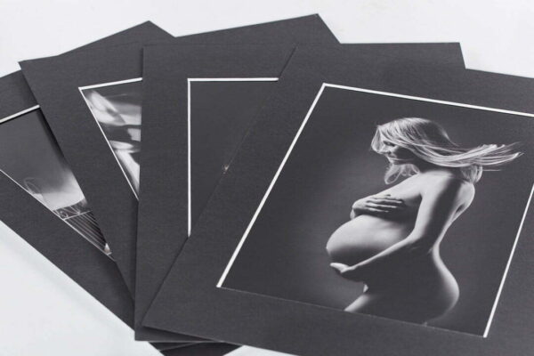 passe-partout-4-600x400 a group of black and white photos of a pregnant woman